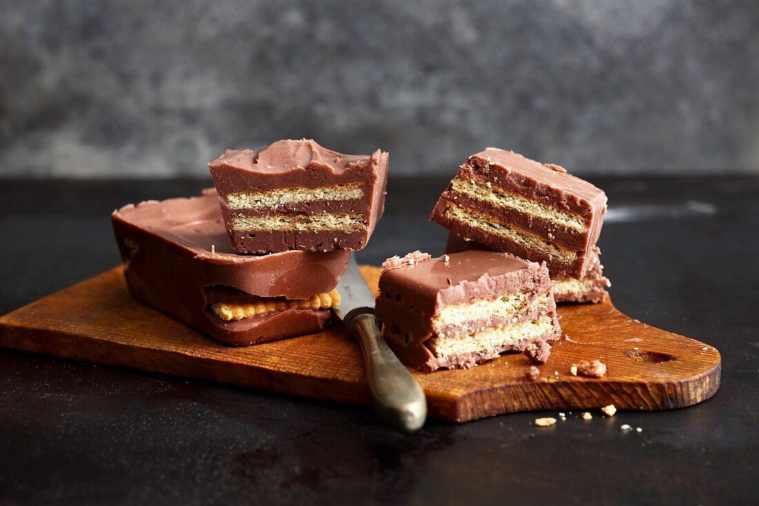 Mini cakes with layers of chocolate and biscuit
