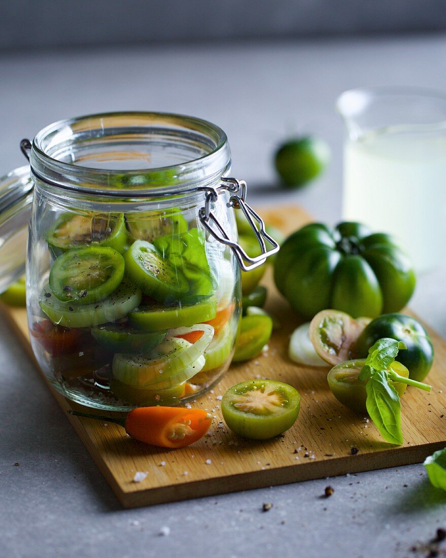 Fermented green tomatoes