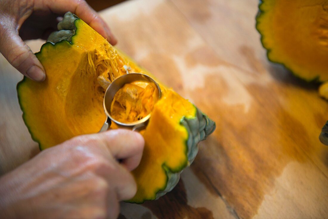 Use a special utensil to remove the pumpkin seeds