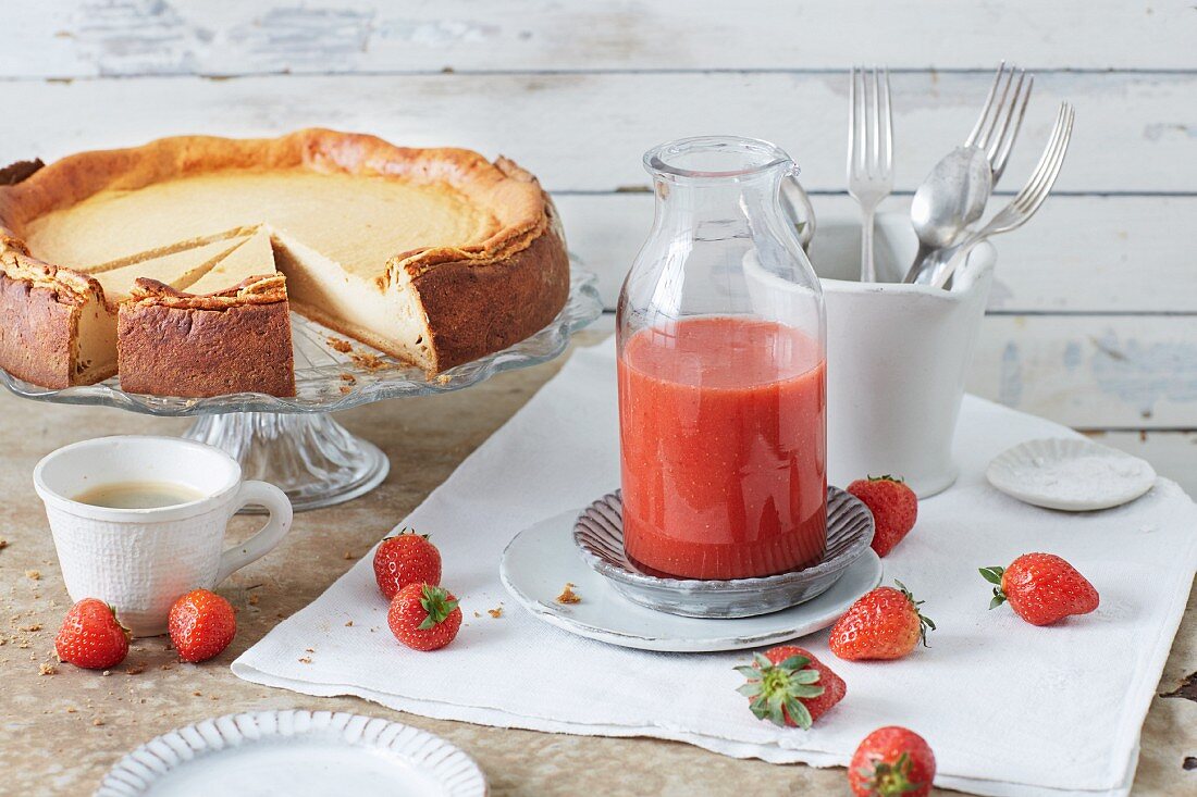 Sugar-free quark cheesecake with strawberry coulis
