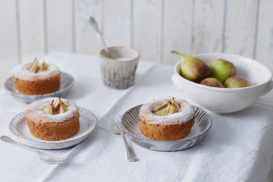 Figs baked in a sherry sponge