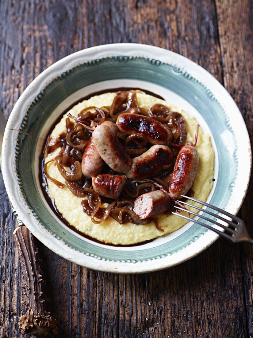 Venison sausages with onions and mashed potatoes (top view)