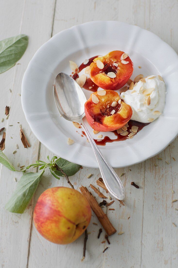 Spiced nectarines with sherry cream (sugar-free)