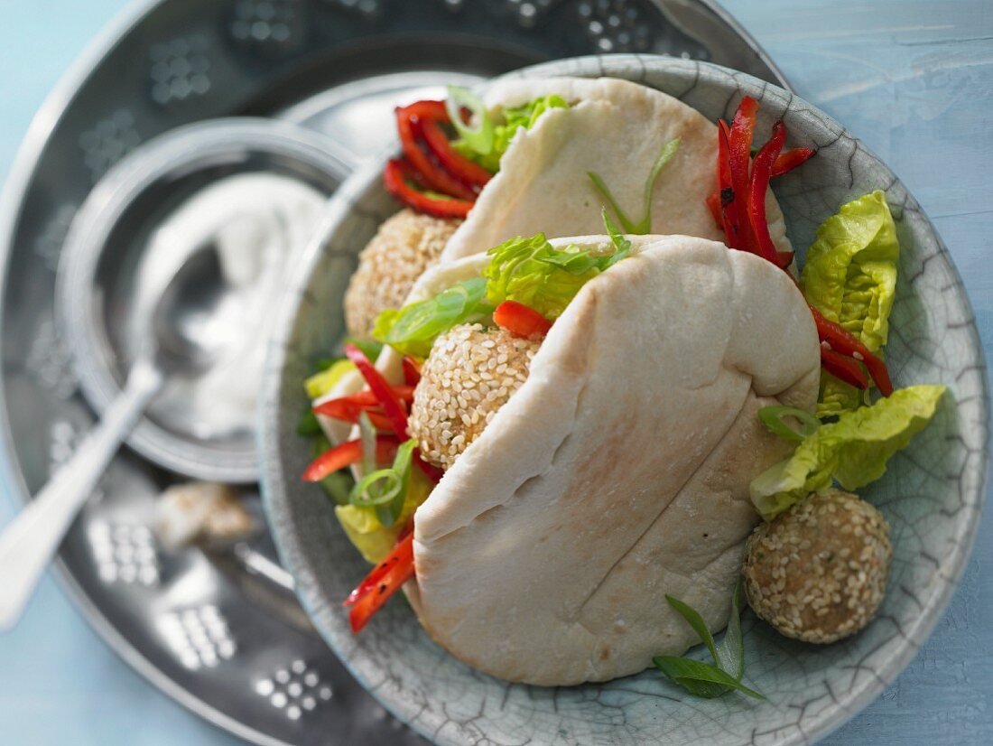 Falafel in pita bread with peppers and a yoghurt sauce