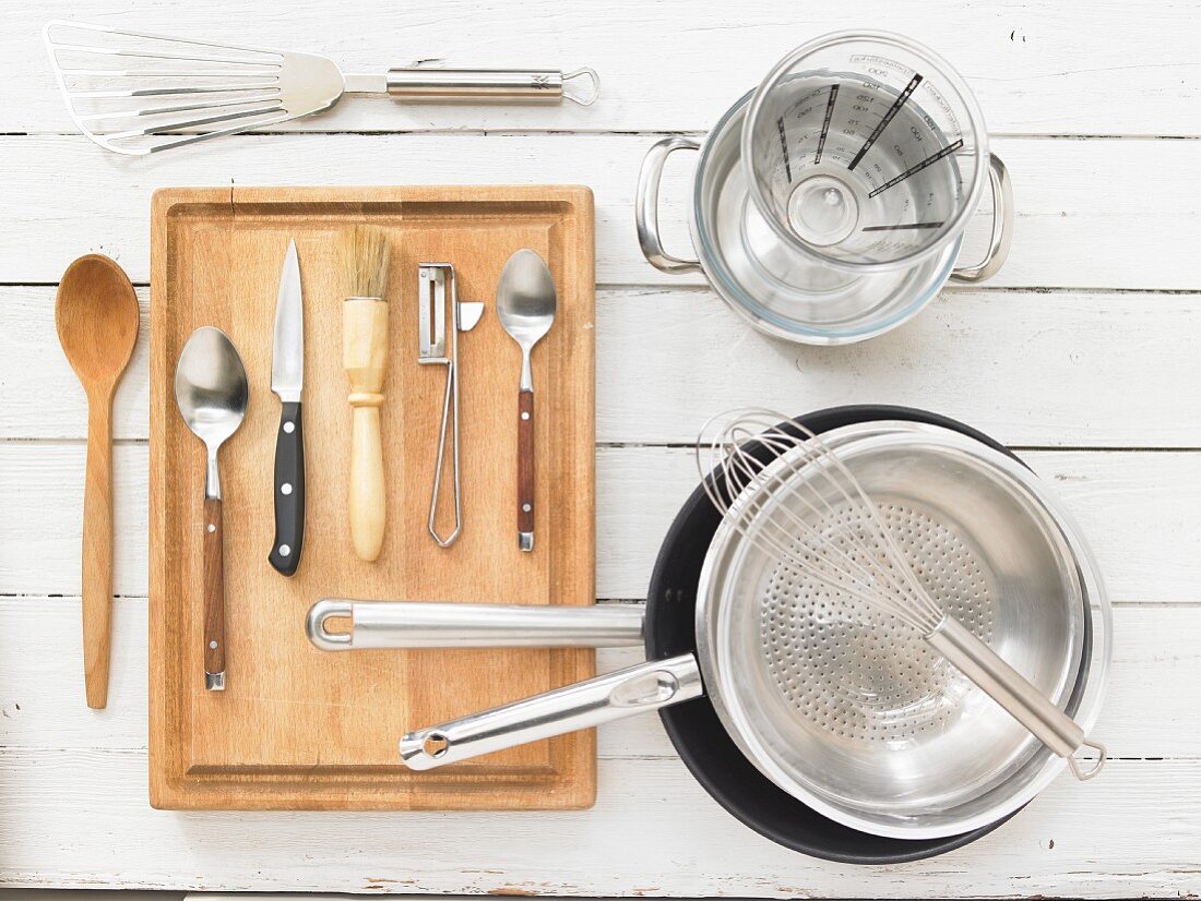 Kitchen utensils for the preparation of pancakes with vegetable ragout