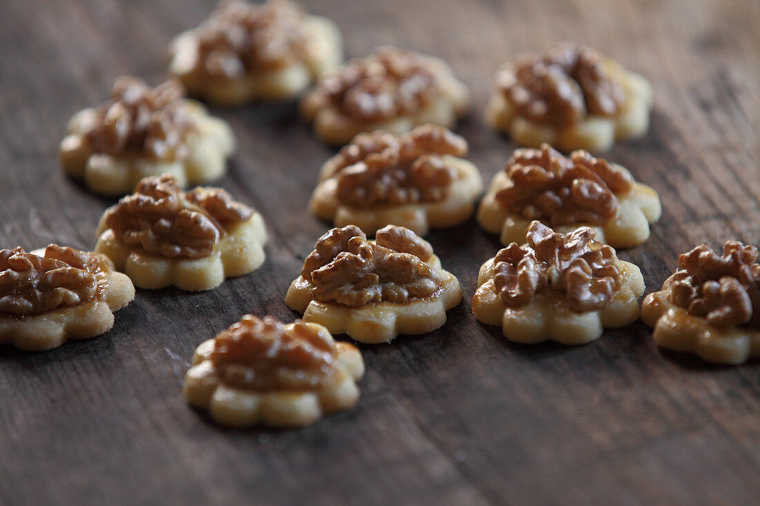 Butter cookies with walnuts