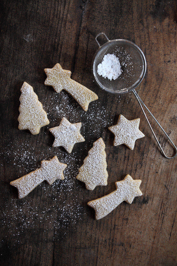 Butter biscuits dusted with icing sugar