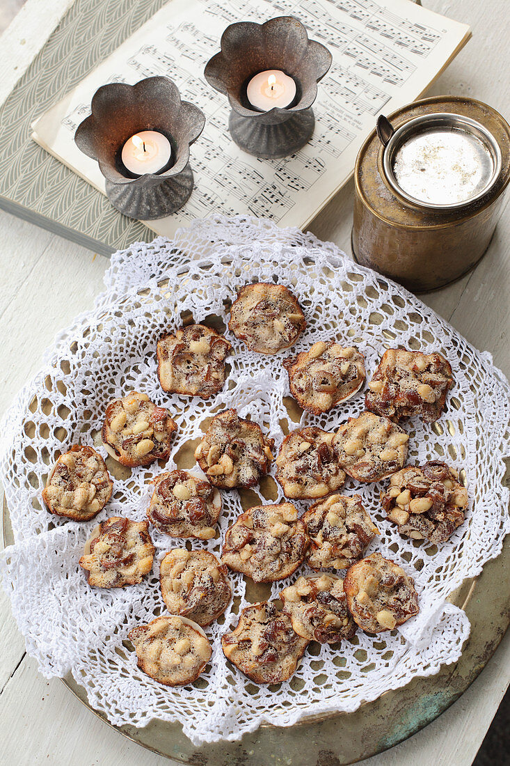 Pinienkernplätzchen aus der Klosterküche