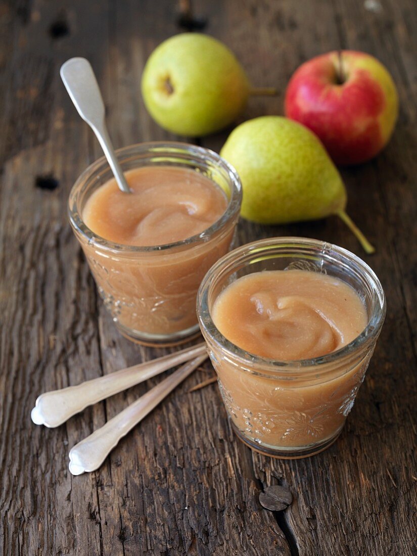 Oven-baked vegan apple and pear puree
