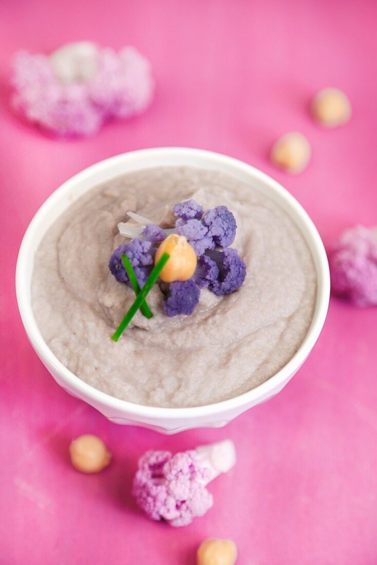 Cream of purple cauliflower and chickpeas