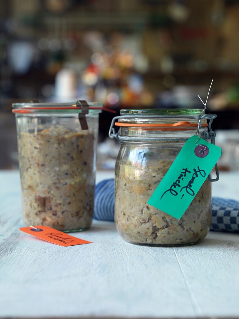 Preserved vegan bread dumplings