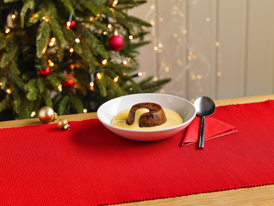 Christmas Pudding mit Vanillesauce