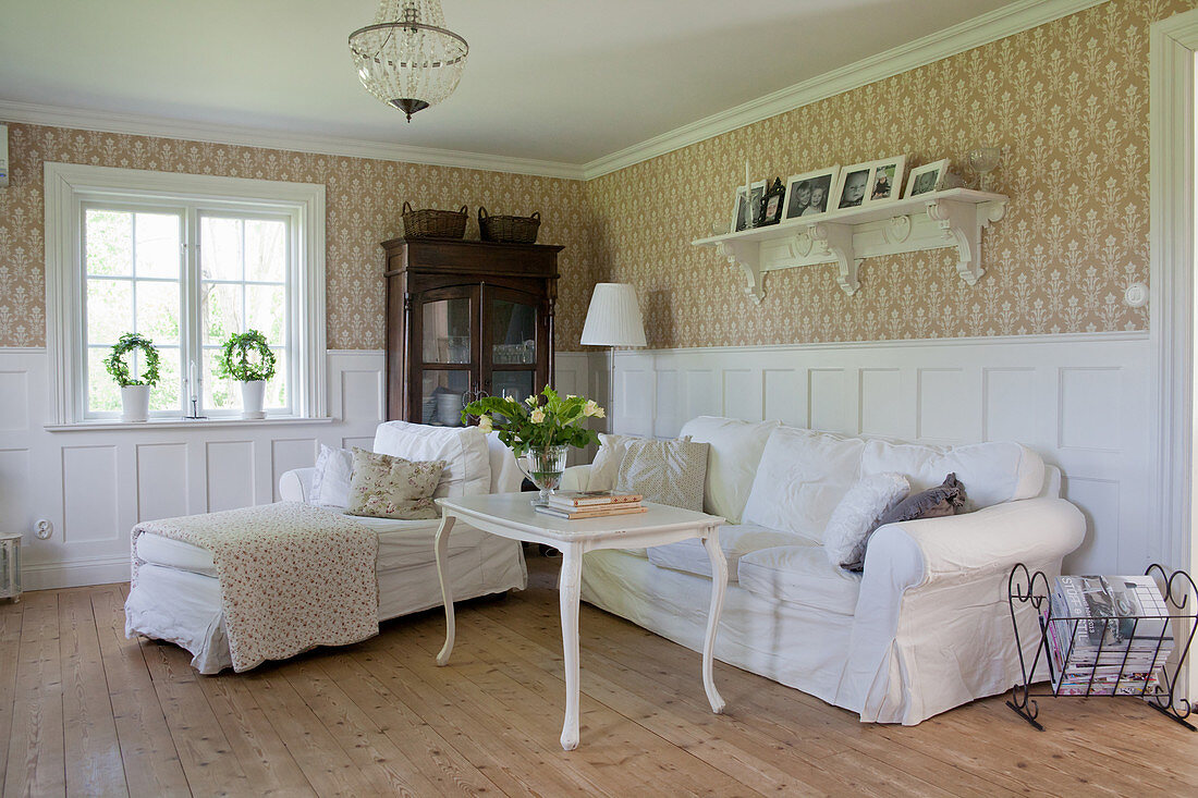 Classic, Gustavian-style living room