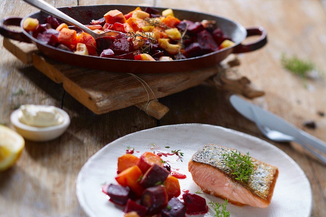 Salmon with fried vegetables