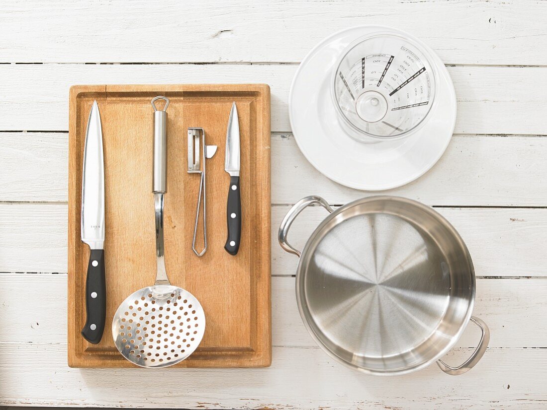 Kitchen utensils for making poached pears