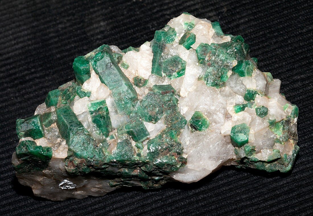 Emerald in quartz hostrock