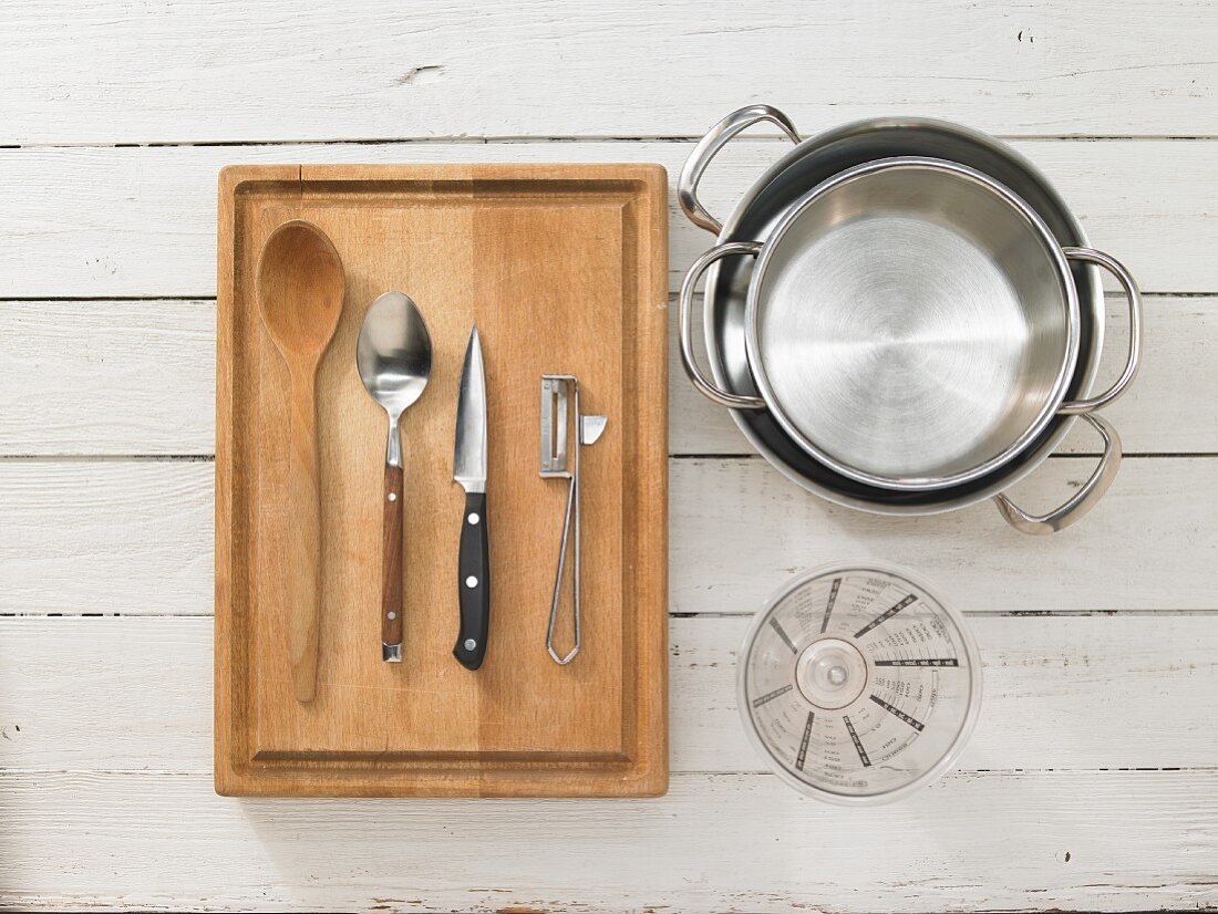 Kitchen utensils for making pea risotto