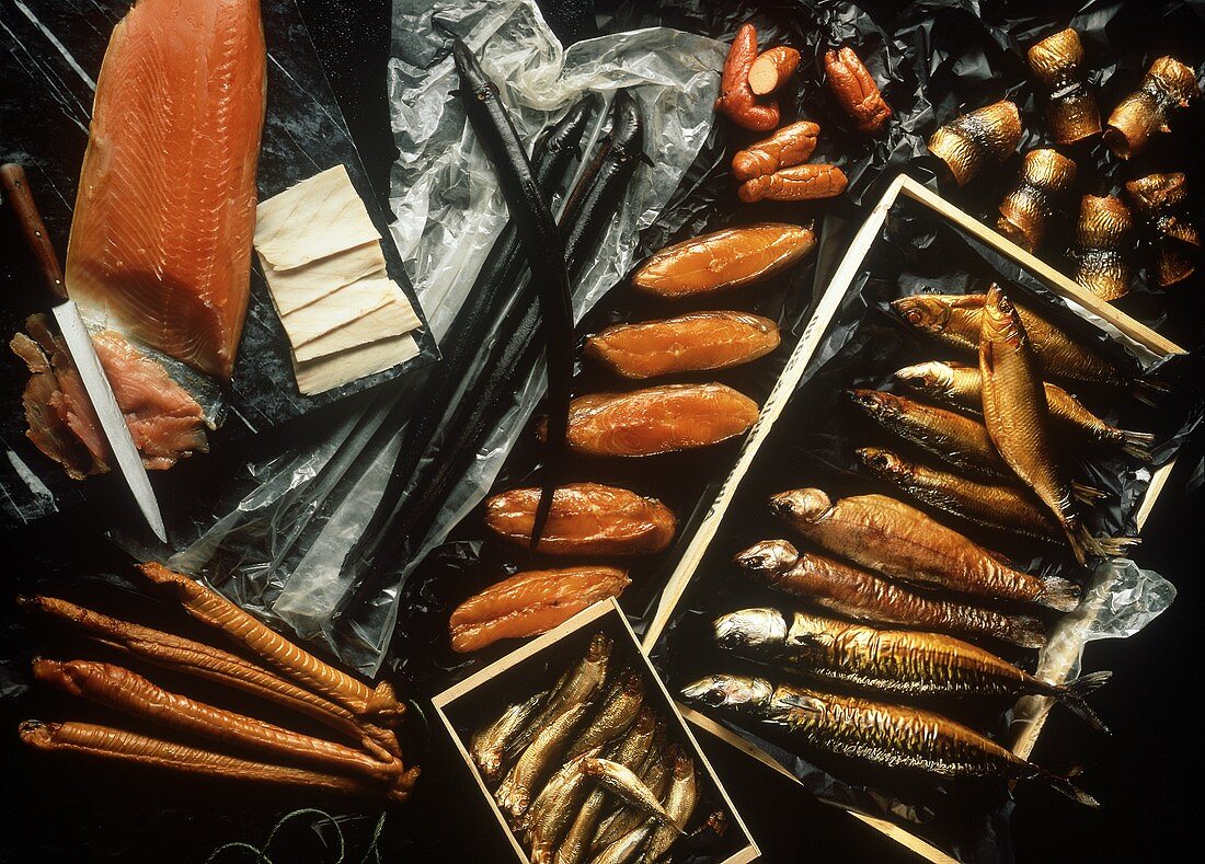 Geräucherte Fische: Makrelen, Forellen, Bücklinge, Rollmöpse