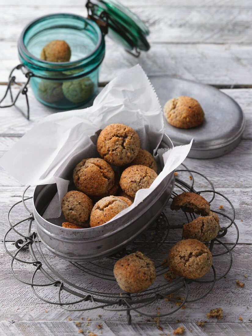 Low-carb amaretto biscuits in a tin and a jar