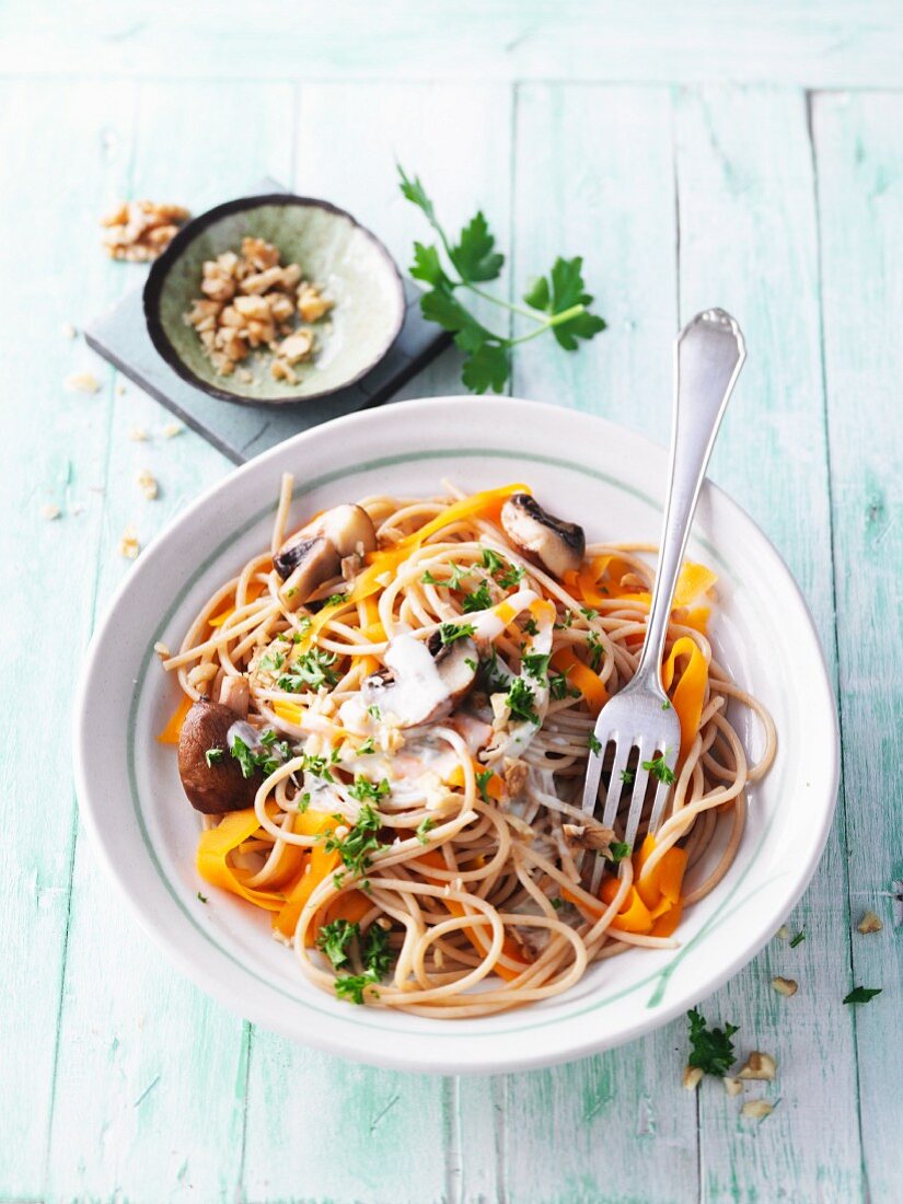 Wholemeal spaghetti with mushrooms, carrots and Gorgonzola sauce