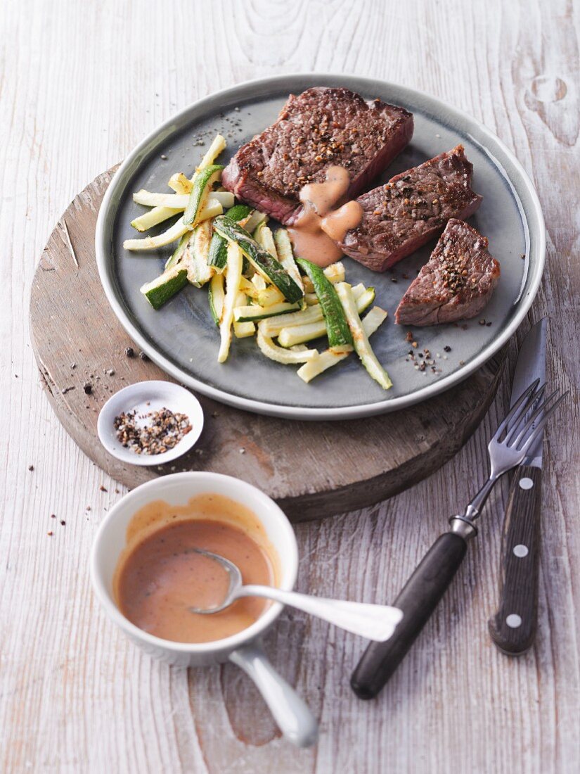 Rump steak with courgette sticks (no carb)