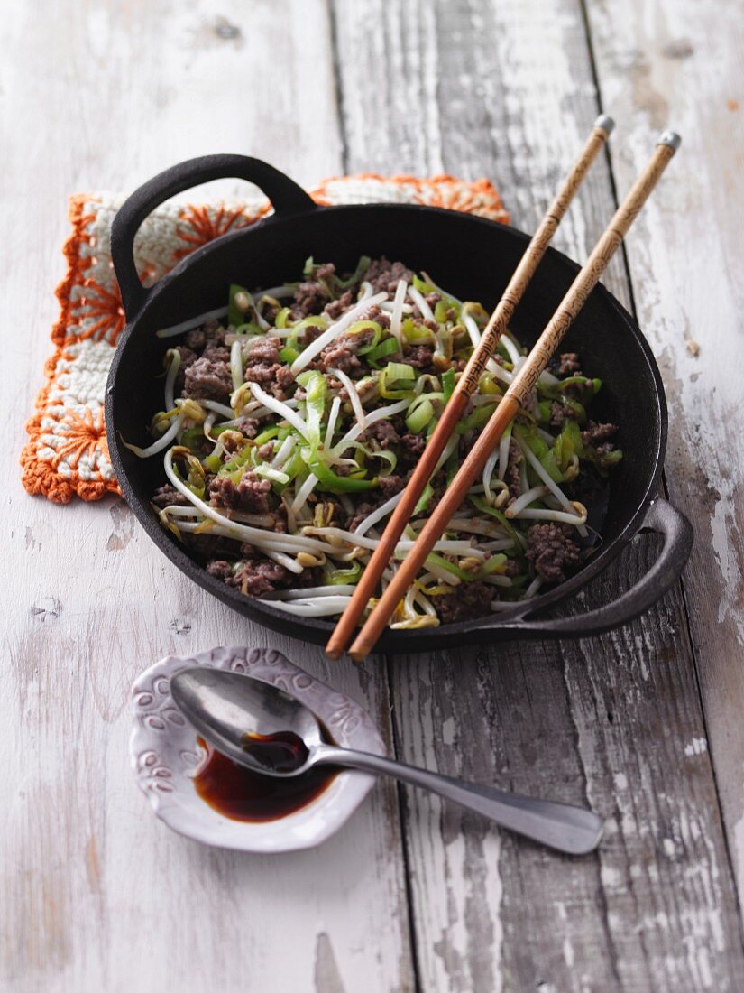 Oriental stir-fried minced meat with leek and bean sprouts