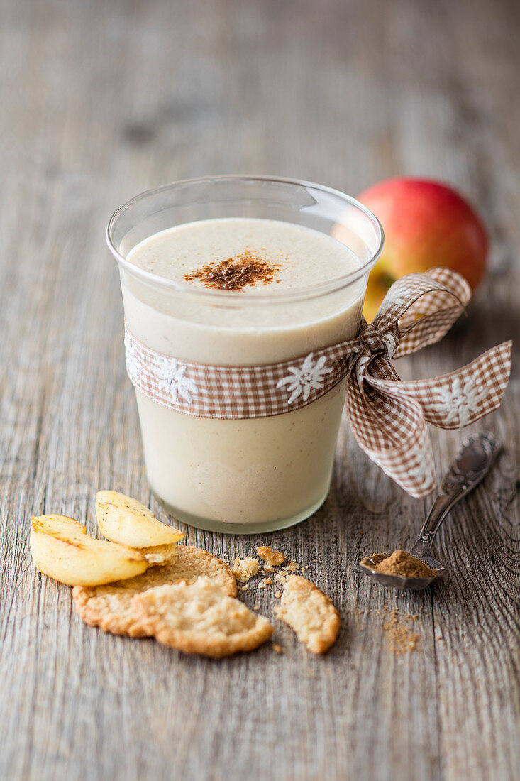 Baked apple gingerbread smoothie