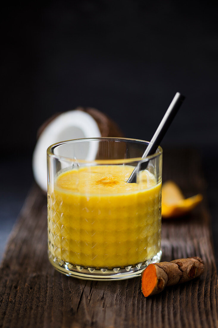 Orangen-Kokos-Smoothie mit Mandeldrink