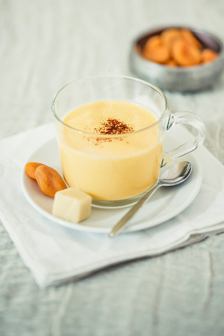 Apricot-marzipan smoothie