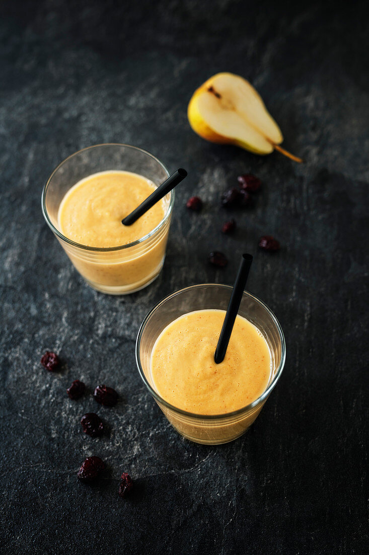 Pear-cranberry smoothie