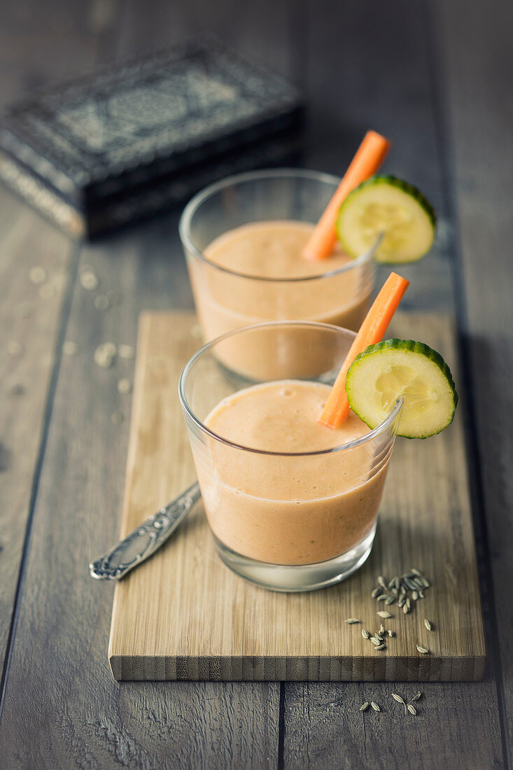 Yogurt smoothies with cucumber and carrot