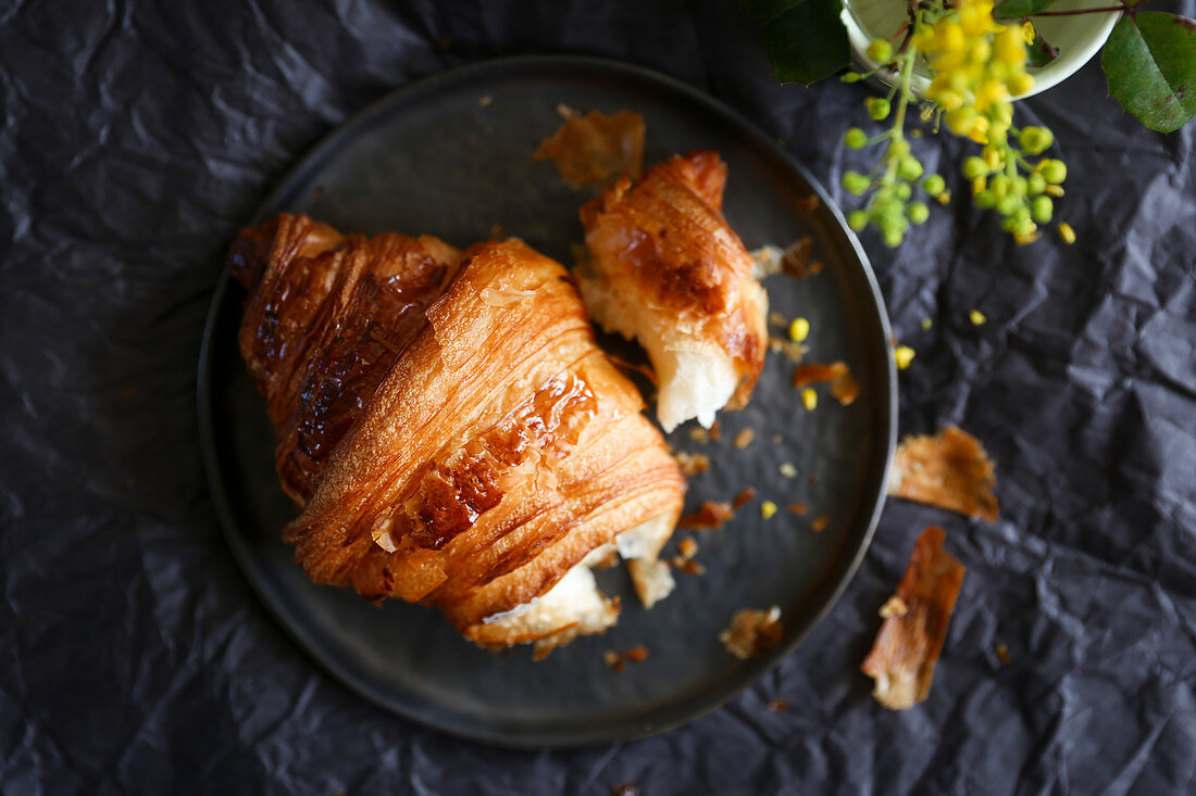 A broken croissant (seen from above)