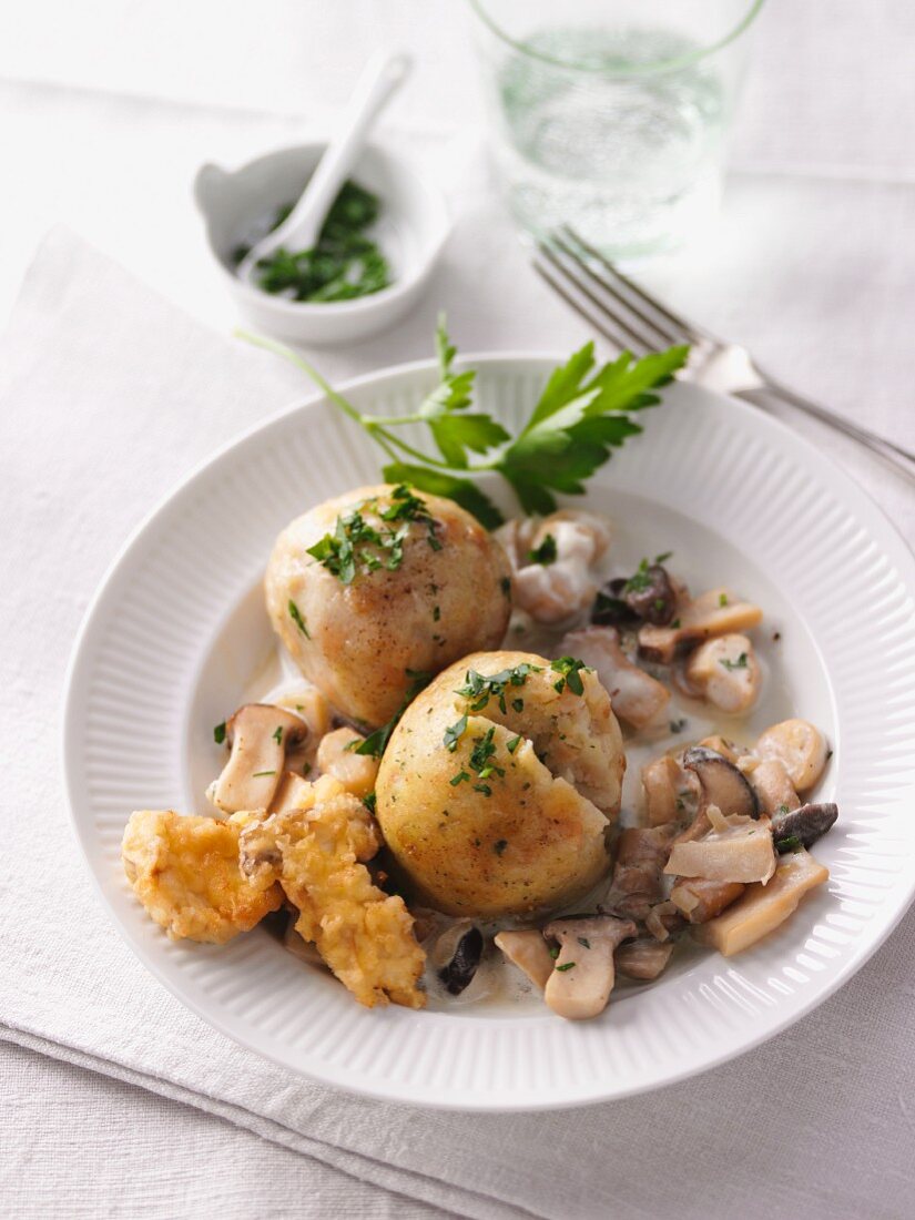 Bread dumplings with mushroom sauce