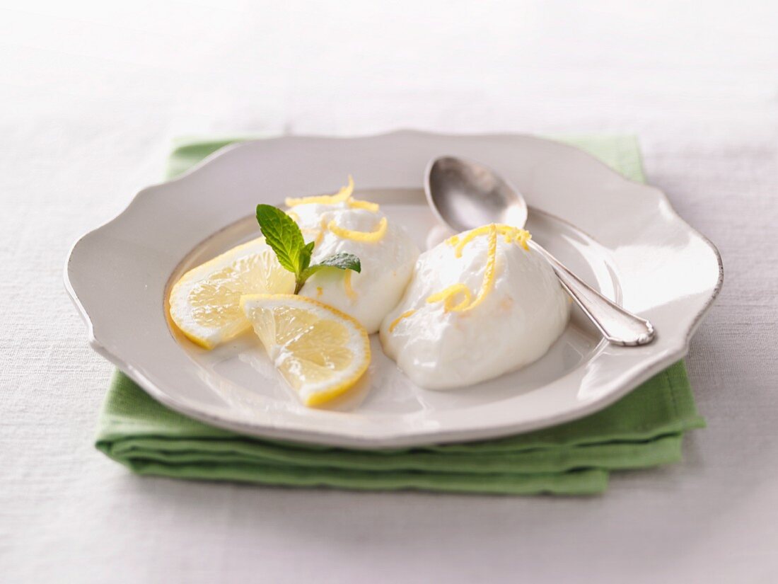 Lemon yoghurt cream