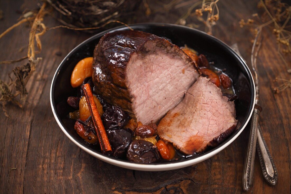 Roast beef with dried fruit