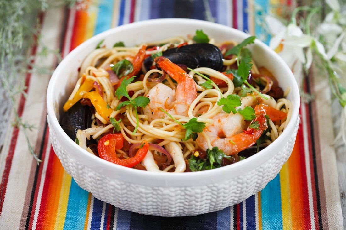 Spaghetti with seafood and peppers