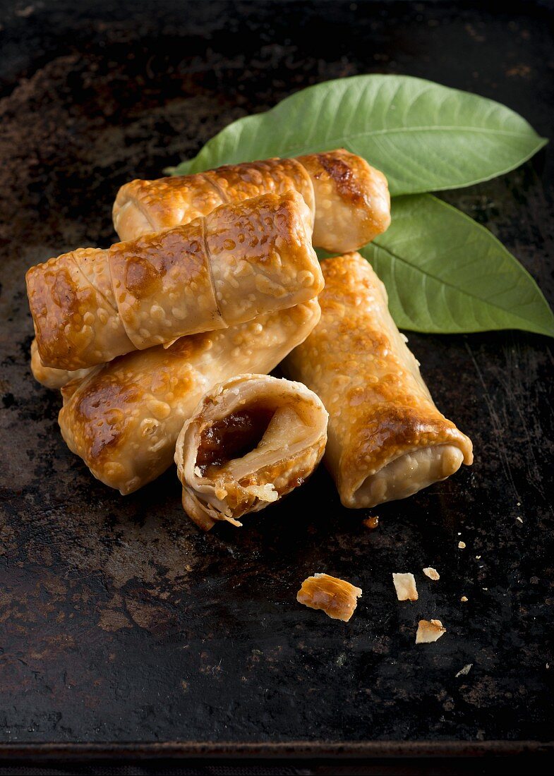 Pastries stuffed with halloumi and guava