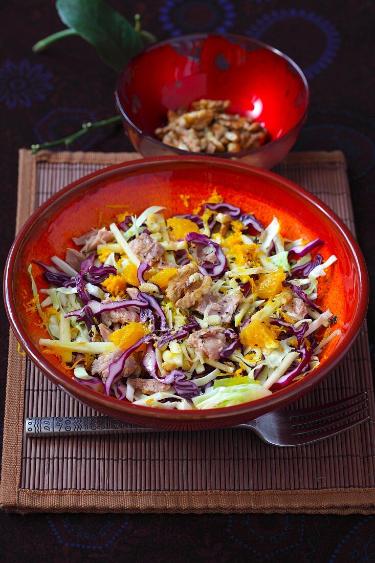 Coleslaw with oranges and walnuts