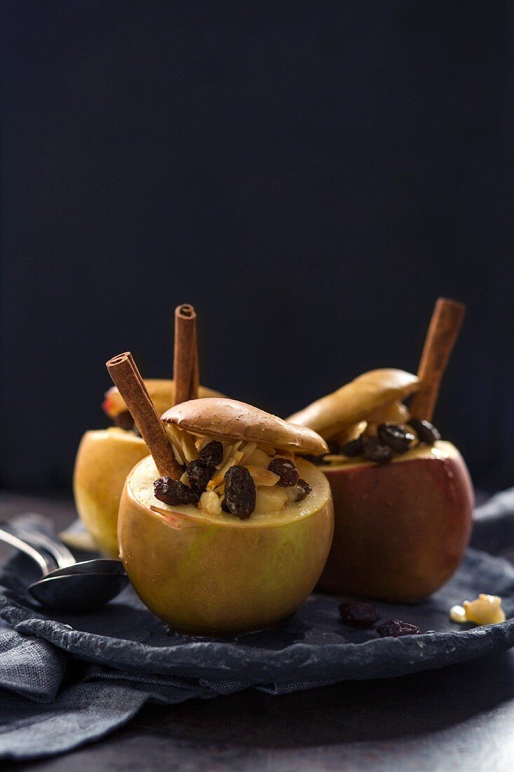 Bratapfel mit Rosinen und Zimt