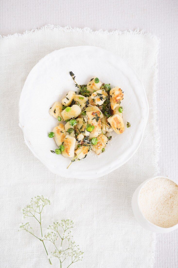 Gnocchi with peas and thyme