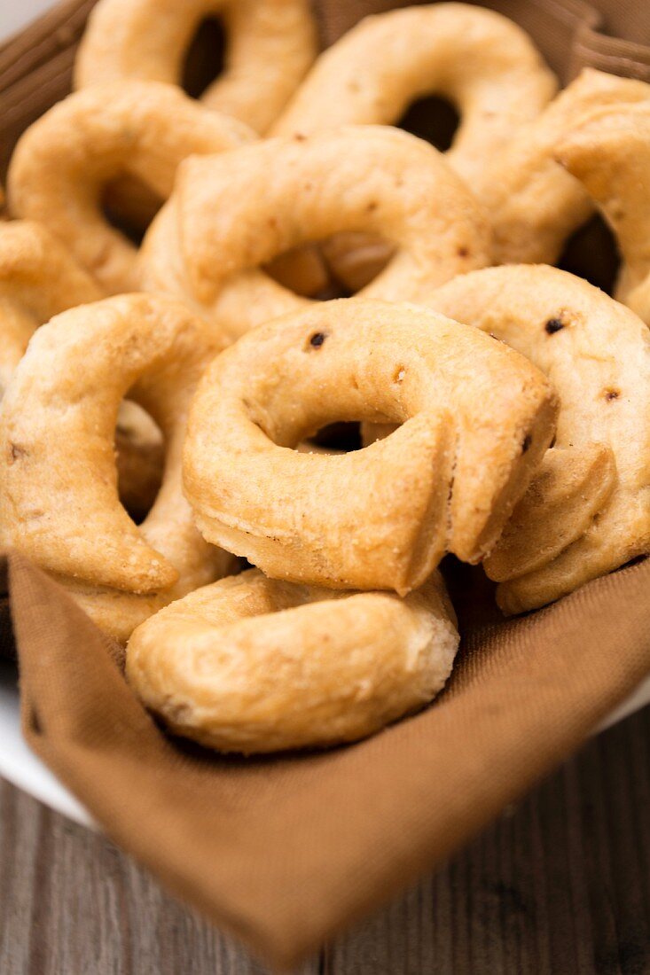 Tarallini (Italian breads)