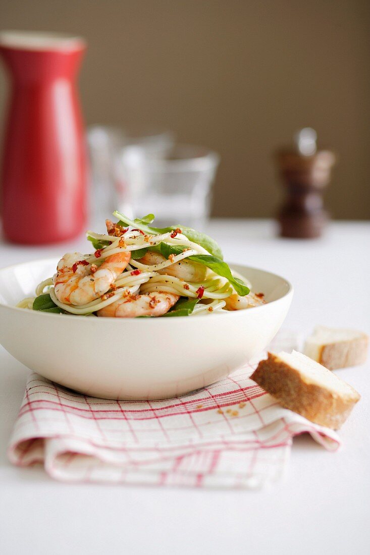 Spaghettini mit Garnelen, Rucola und Chilies