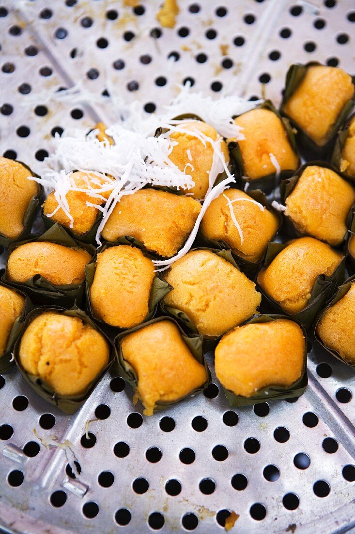 Steamed palm sugar cupcakes (Thailand)