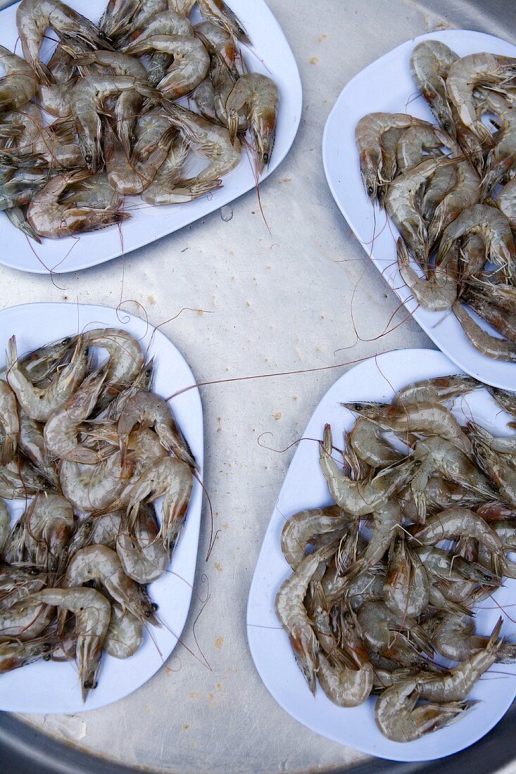 Raw Gung Talee (prawns) on plates