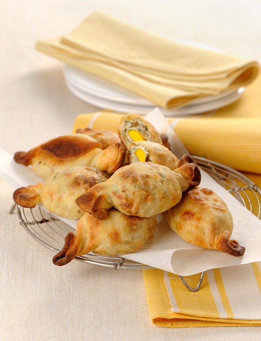 Sweet-shaped pastries filled with artichokes