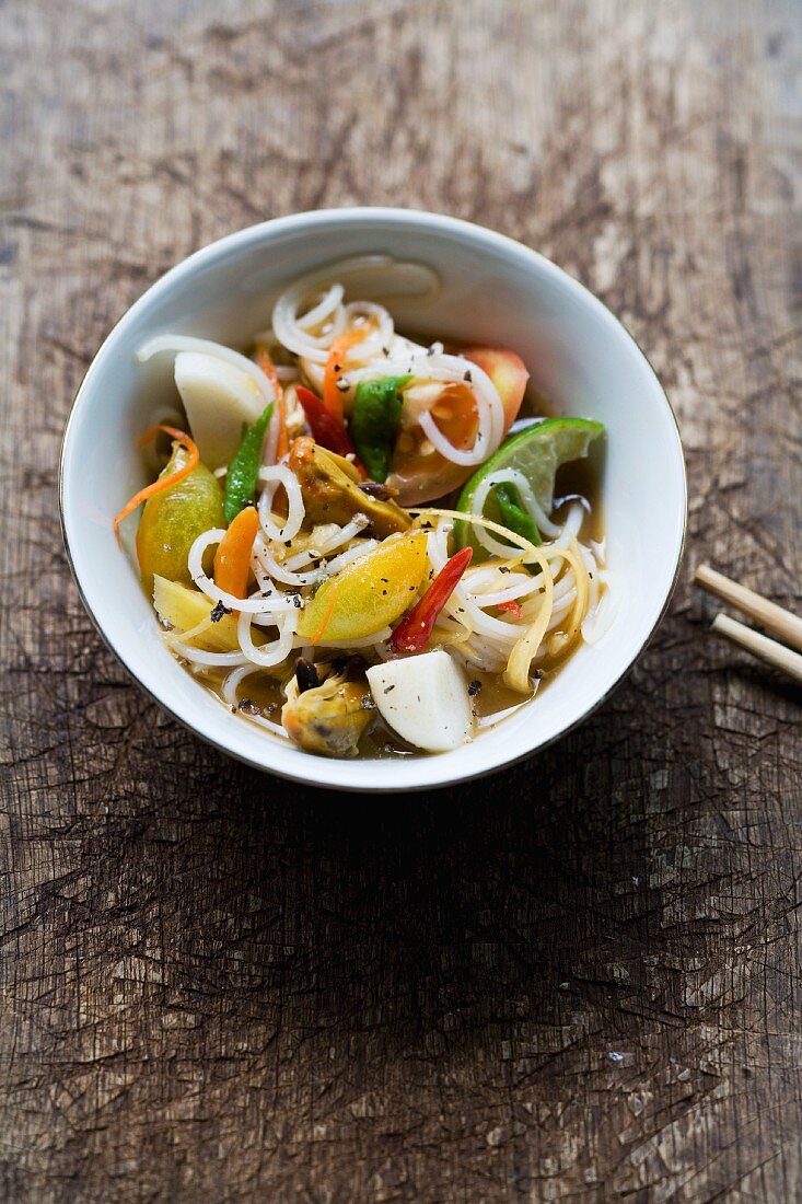 Thamm Sua (spicy rice noodle salad with vegetables, Thailand)