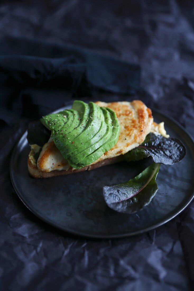 A chicken breast and avocado sandwich
