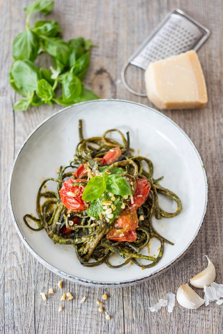 Seaweed pasta with basil pesto and tomatoes