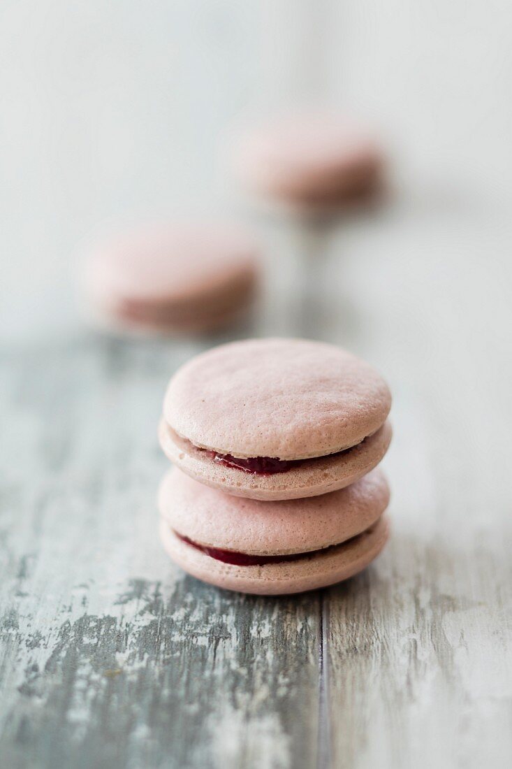 Vegan raspberry macaroons