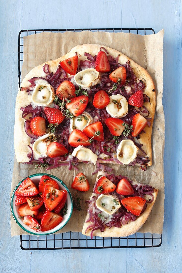 Pizza with caramelized onions, goat s cheese and strawberries